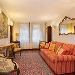 Canal-fresco-rialto * البندقية