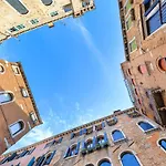 Canal-fresco-rialto