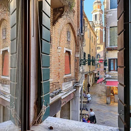Canal-fresco-rialto